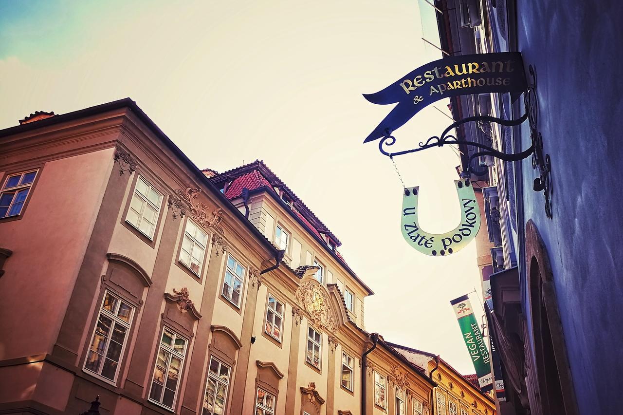 U Zlate Podkovy - At The Golden Horseshoe Prague Exterior photo